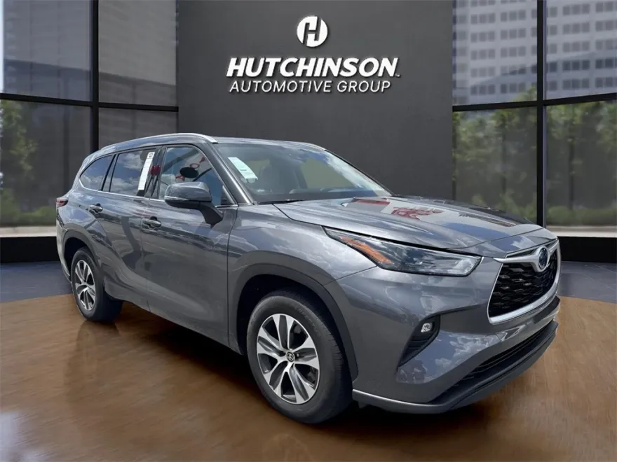2022 Toyota Highlander Hybrid XLE photo 1