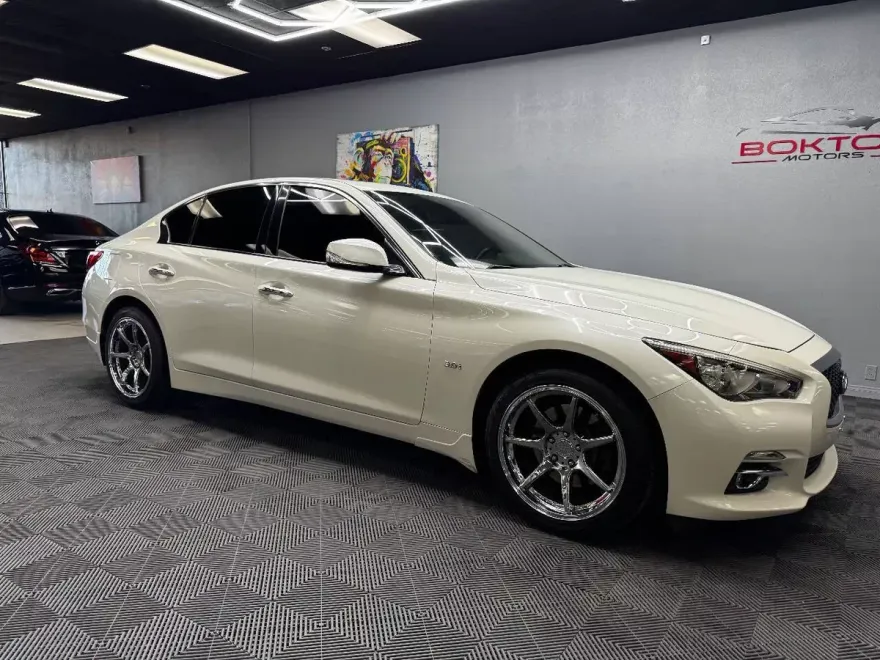2017 Infiniti Q50 3.0t Signature Edition AWD photo 1
