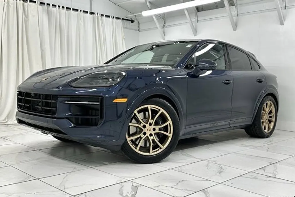2025 Porsche Cayenne GTS photo 1