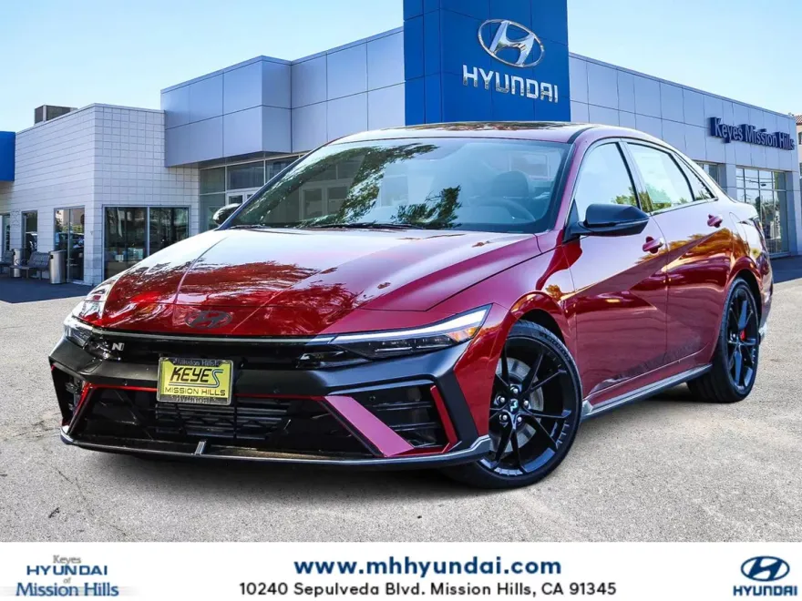 2025 Hyundai Elantra Base photo 1