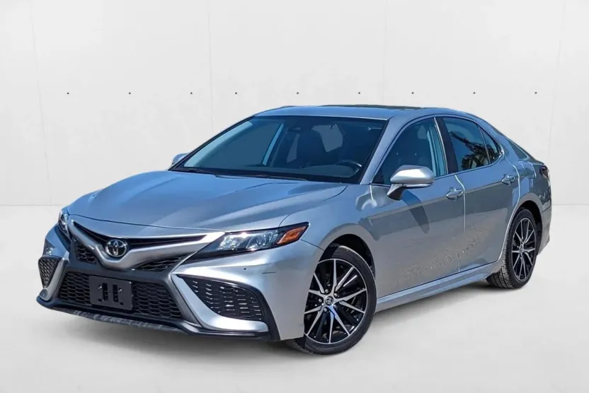 2022 Toyota Camry SE photo 1