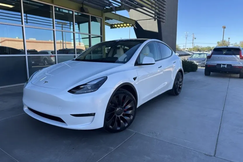 2023 Tesla Model Y Performance photo 1