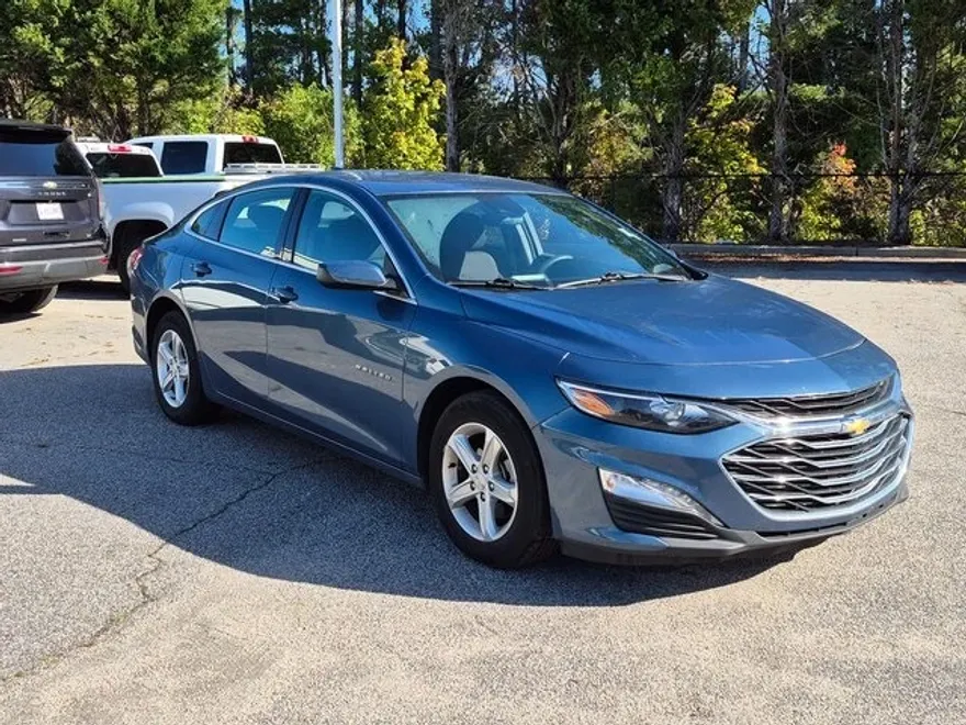 2024 Chevrolet Malibu 1LT photo 1