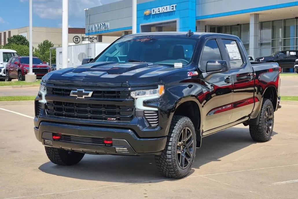 2025 Chevrolet Silverado 1500 LT Trail Boss photo 1