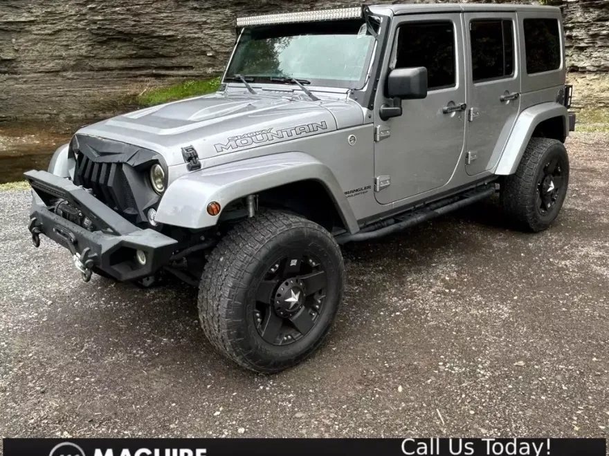 2017 Jeep Wrangler Unlimited Sahara photo 1