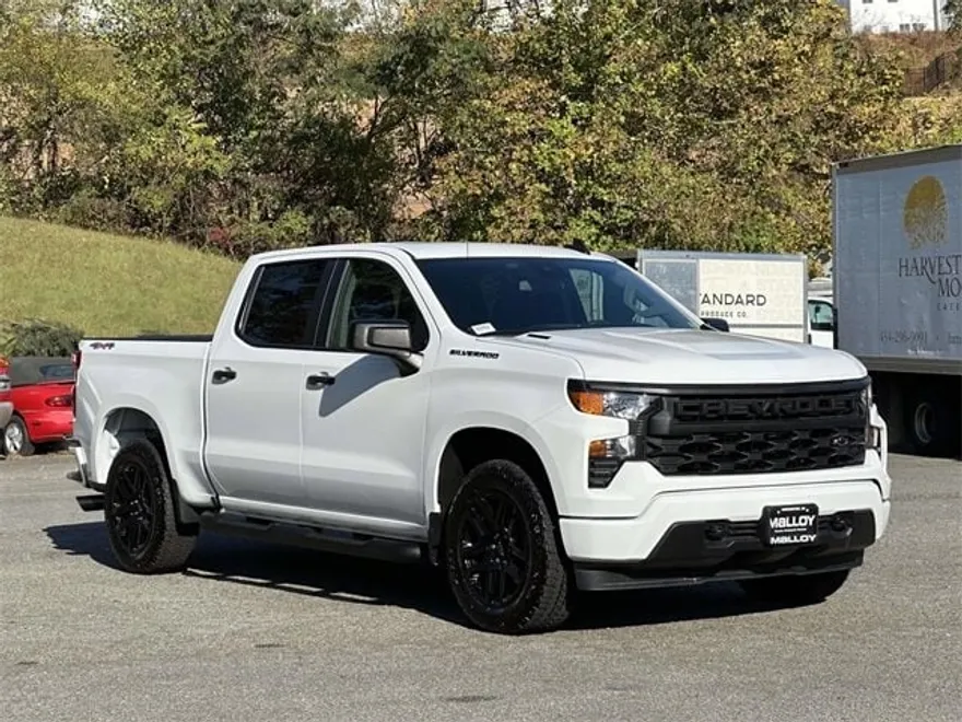2025 Chevrolet Silverado 1500 Custom photo 1