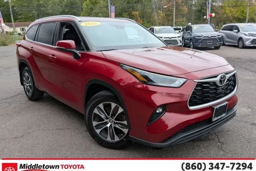 2022 Toyota Highlander XLE photo 1