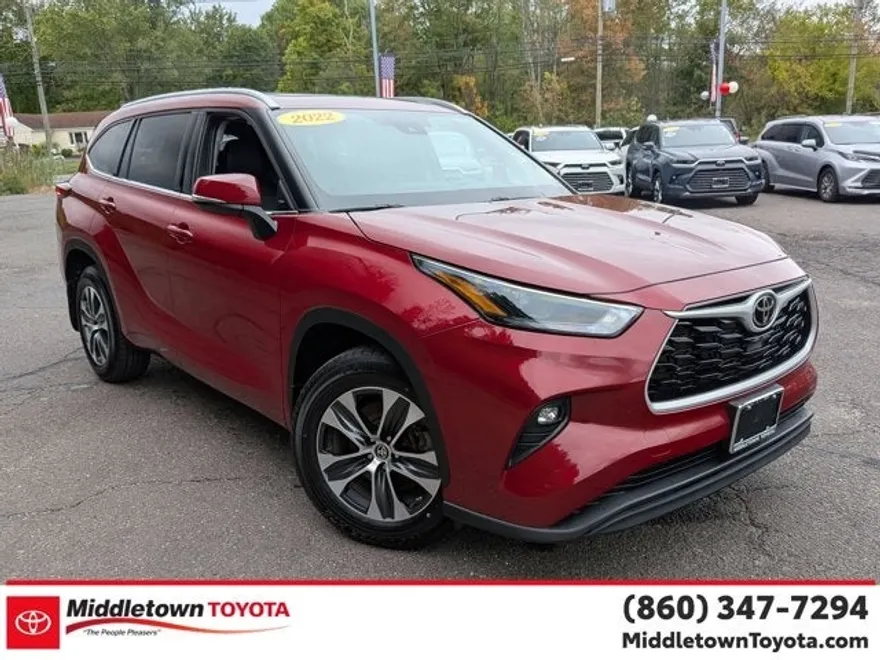 2022 Toyota Highlander XLE photo 1