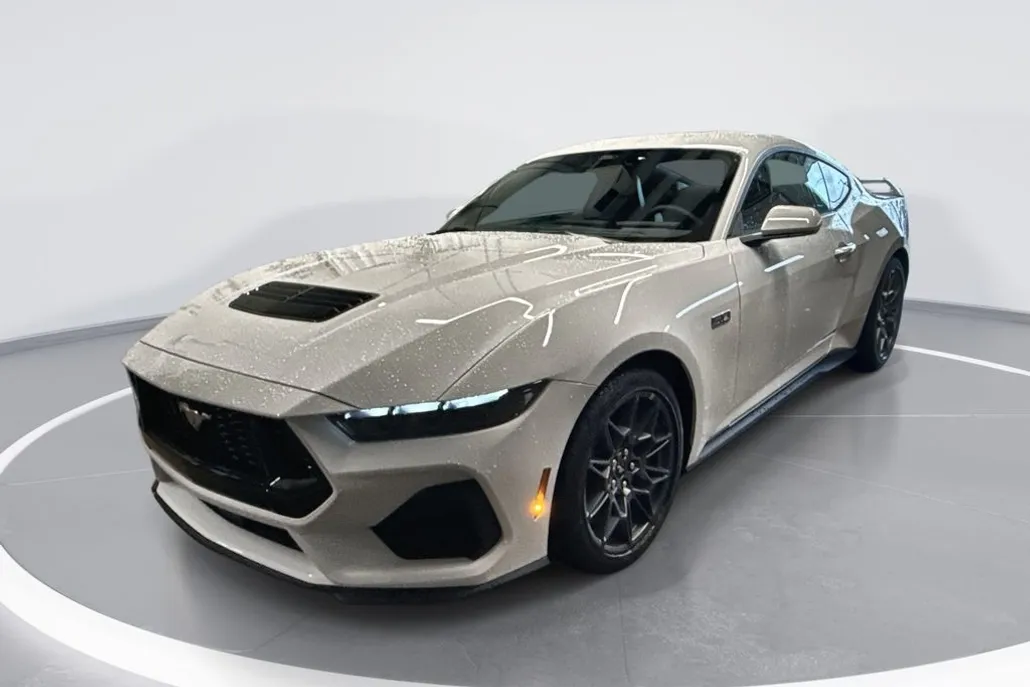 2025 Ford Mustang GT photo 1