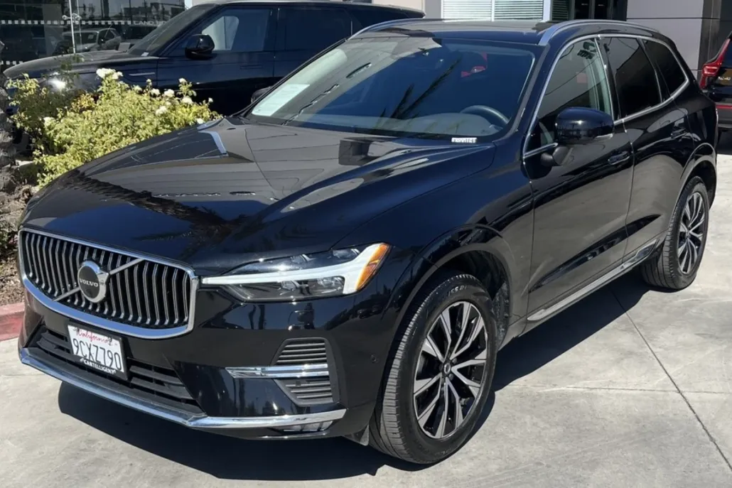 2023 Volvo XC60 Plus photo 1