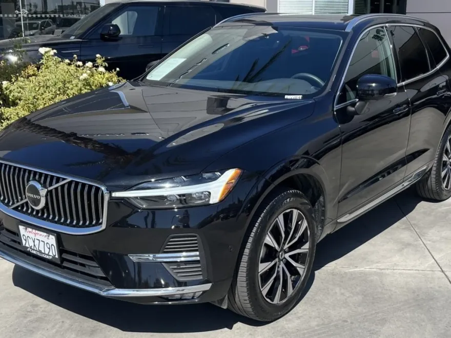 2023 Volvo XC60 Plus photo 1