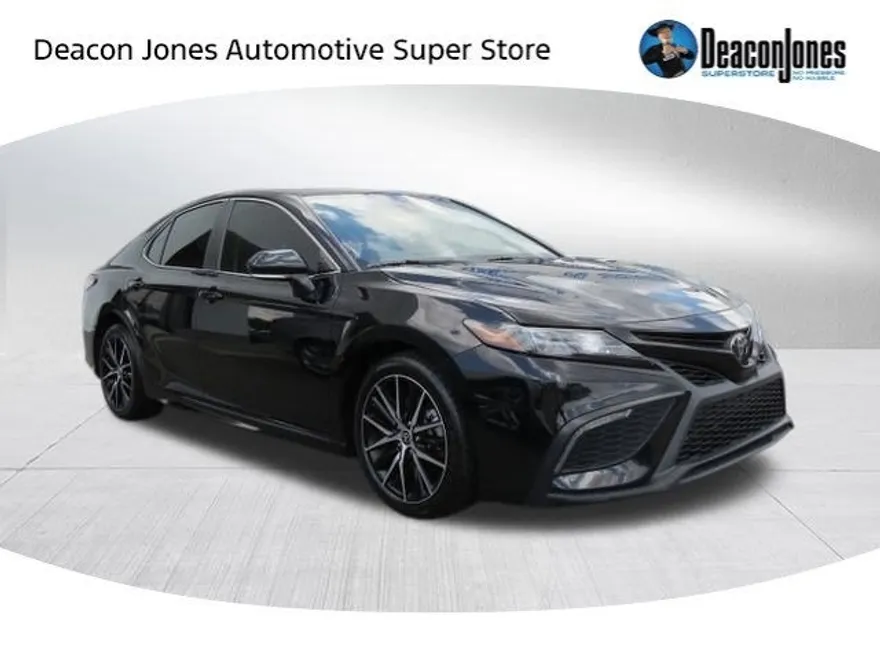 2022 Toyota Camry SE photo 1