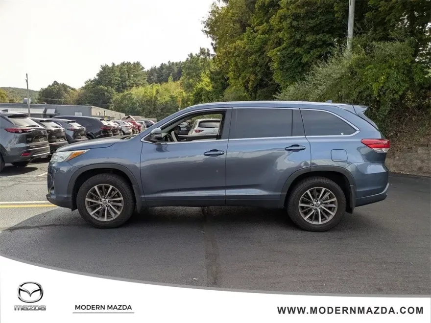 2019 Toyota Highlander XLE photo 1