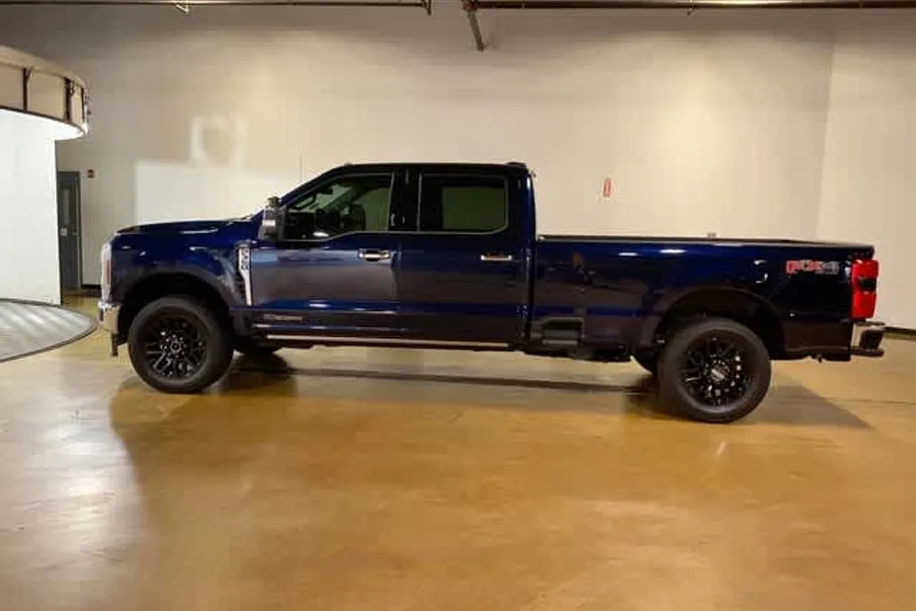2024 Ford F-350 Lariat photo 1