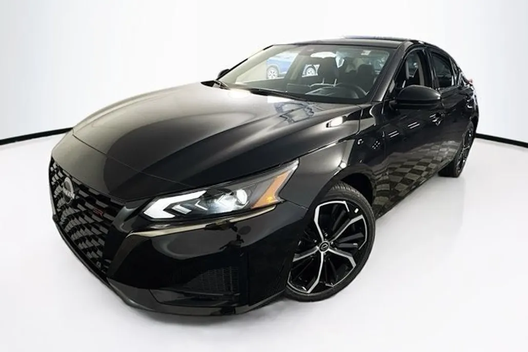 2025 Nissan Altima SR photo 1
