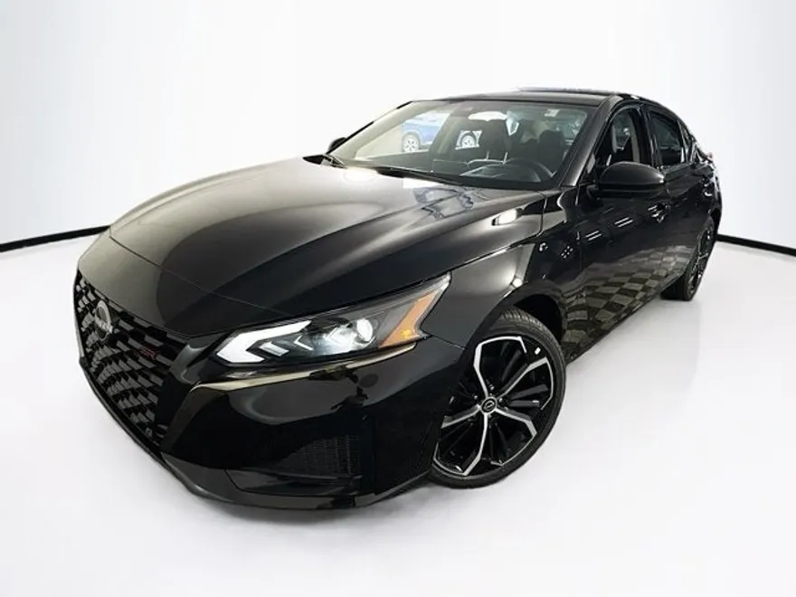 2025 Nissan Altima SR photo 1