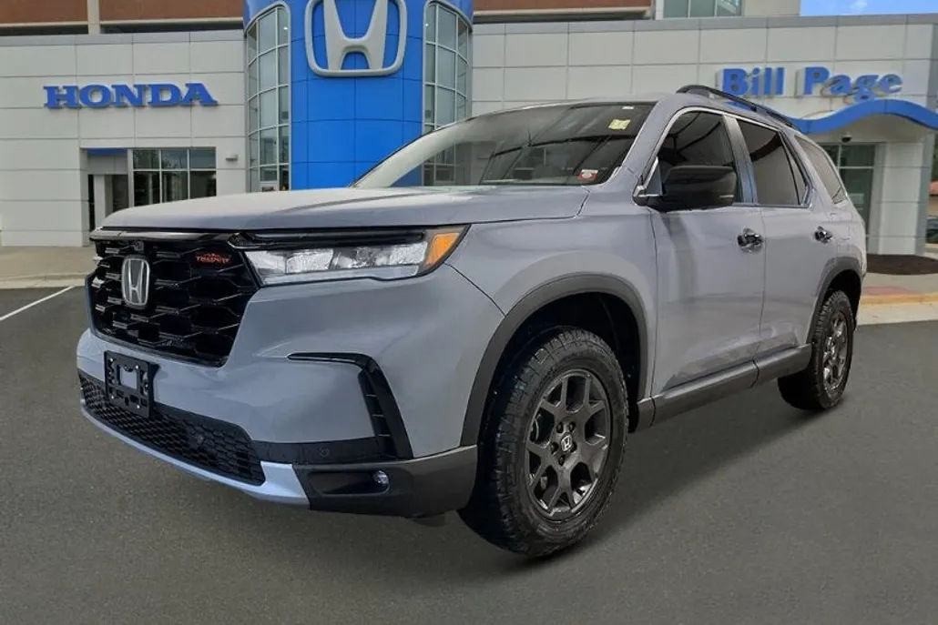 2025 Honda Pilot TrailSport photo 1