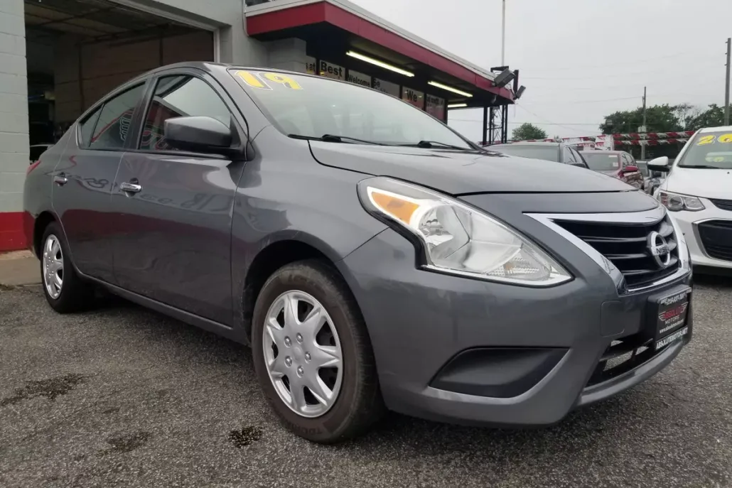 2019 Nissan Versa SV Sedan photo 1
