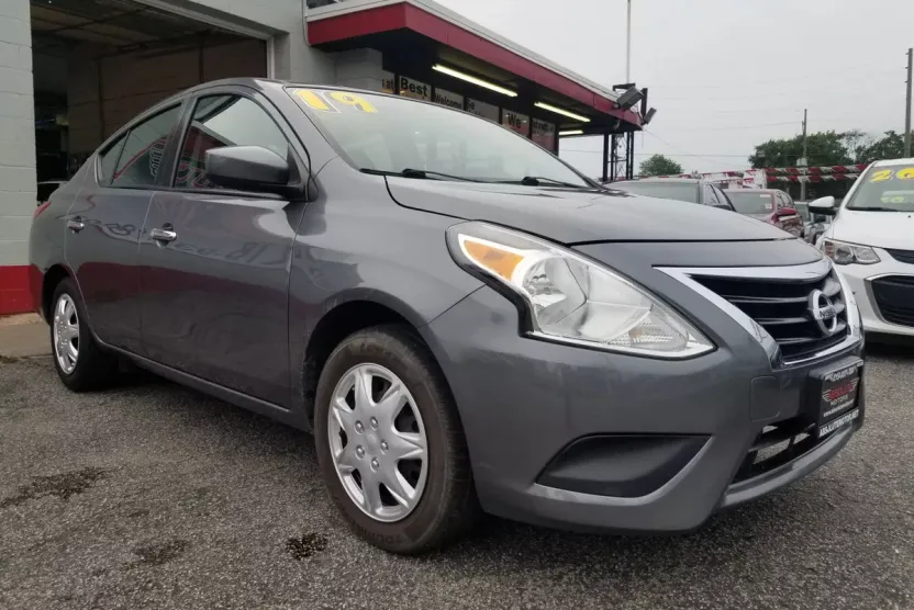 2019 Nissan Versa SV Sedan photo 1