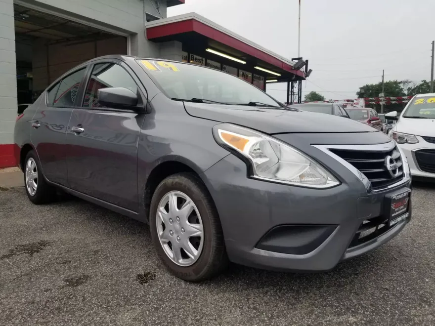 2019 Nissan Versa SV Sedan photo 1