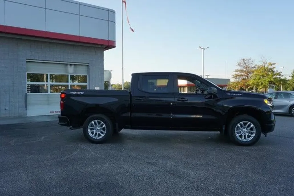 2024 Chevrolet Silverado 1500 RST photo 1