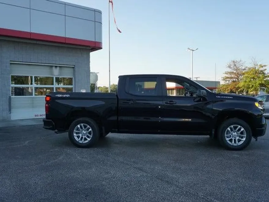 2024 Chevrolet Silverado 1500 RST photo 1