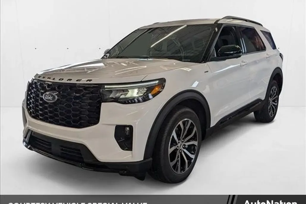 2025 Ford Explorer ST-Line photo 1