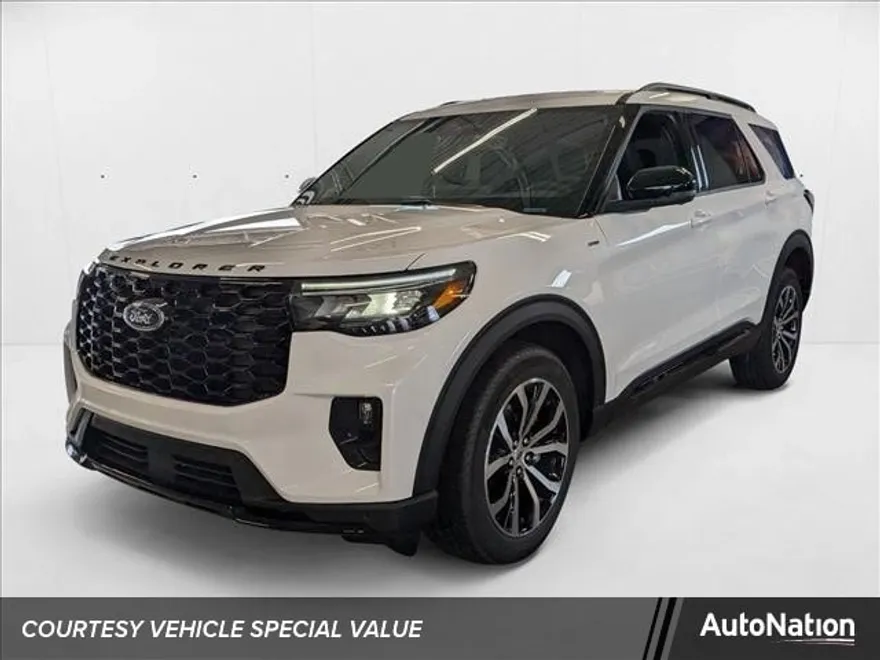 2025 Ford Explorer ST-Line photo 1