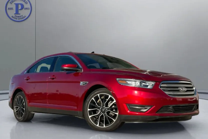 2019 Ford Taurus SEL photo 1