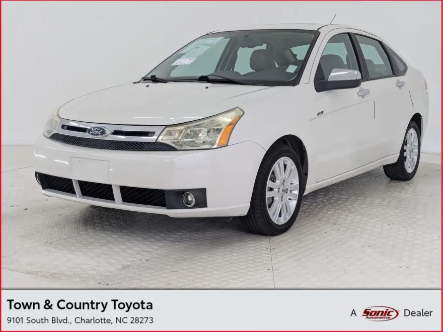 2010 Ford Focus SEL Sedan photo 1