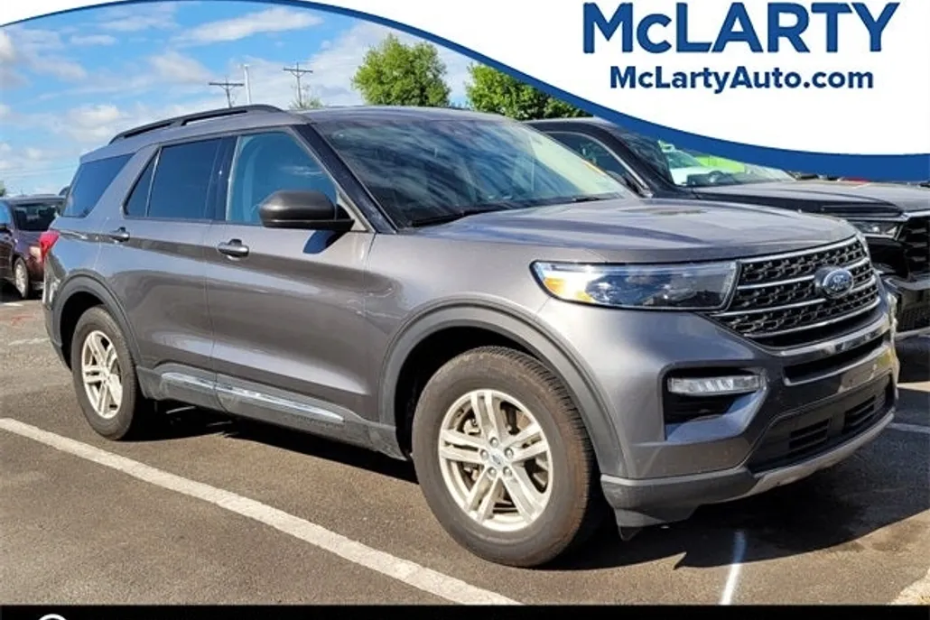 2023 Ford Explorer XLT photo 1