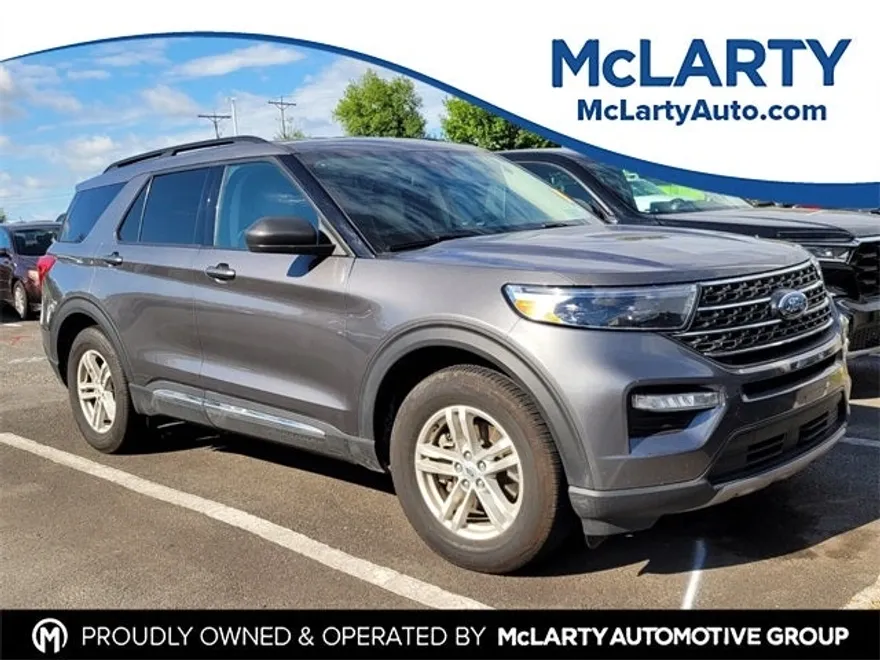 2023 Ford Explorer XLT photo 1