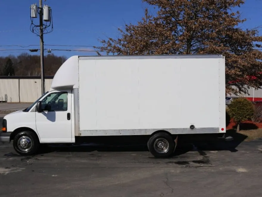 2016 Chevrolet Express 3500 Cutaway photo 1