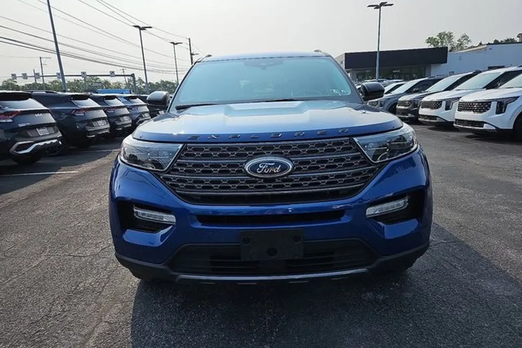 2022 Ford Explorer XLT photo 1