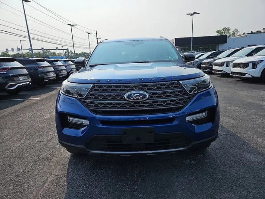 2022 Ford Explorer XLT photo 1