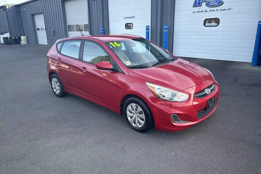 2016 Hyundai Accent SE photo 1