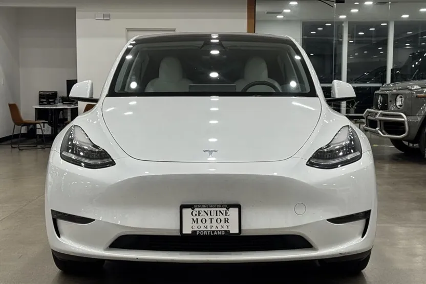 2023 Tesla Model Y Long Range photo 1