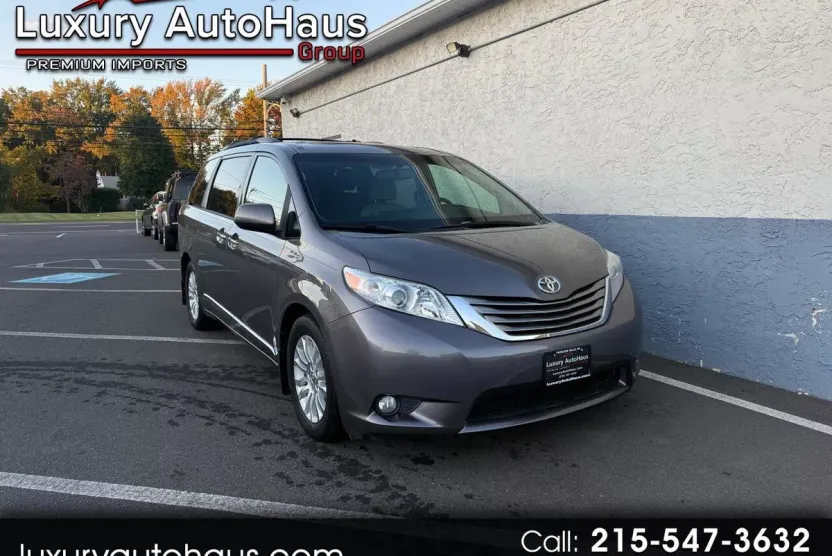 2015 Toyota Sienna photo 1