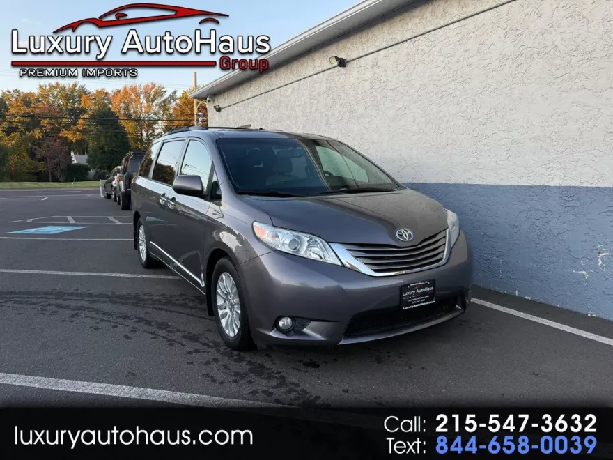 2015 Toyota Sienna photo 1