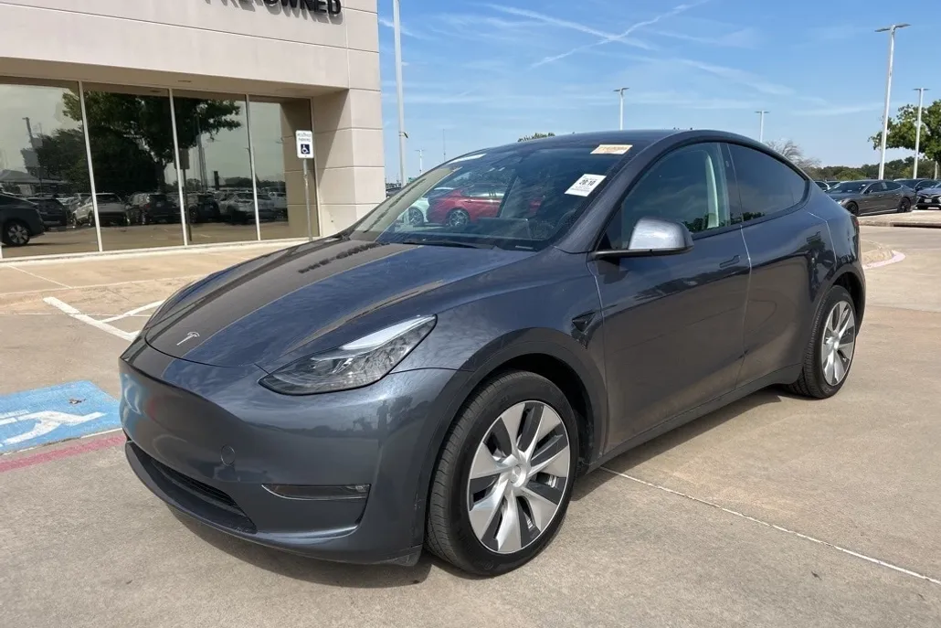 2023 Tesla Model Y Long Range photo 1
