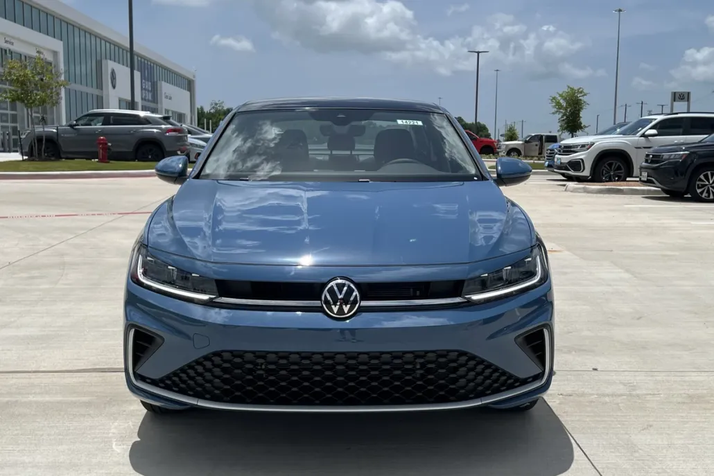 2025 Volkswagen Jetta SE photo 1
