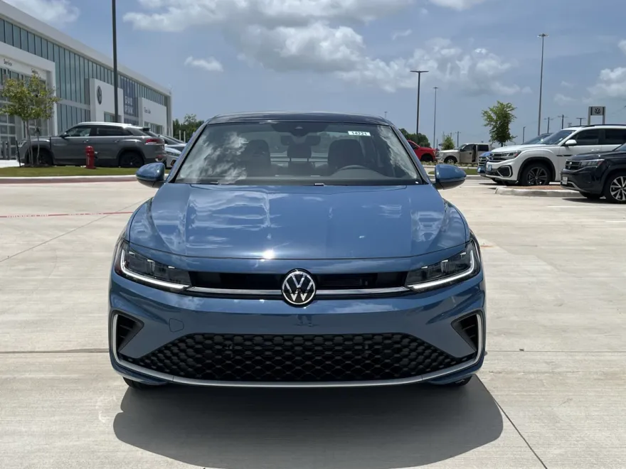 2025 Volkswagen Jetta SE photo 1