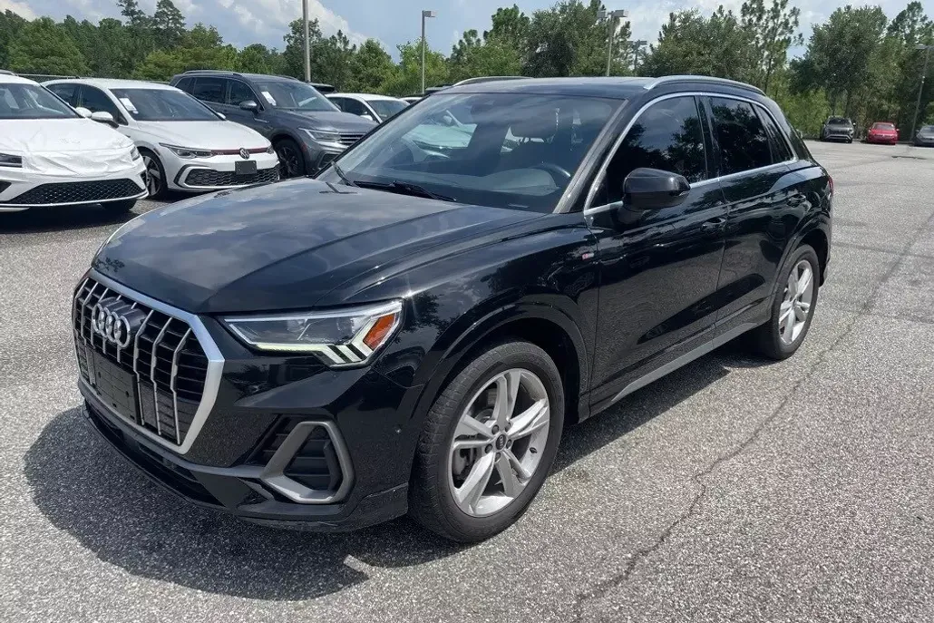 2021 Audi Q3 S line Premium Plus photo 1