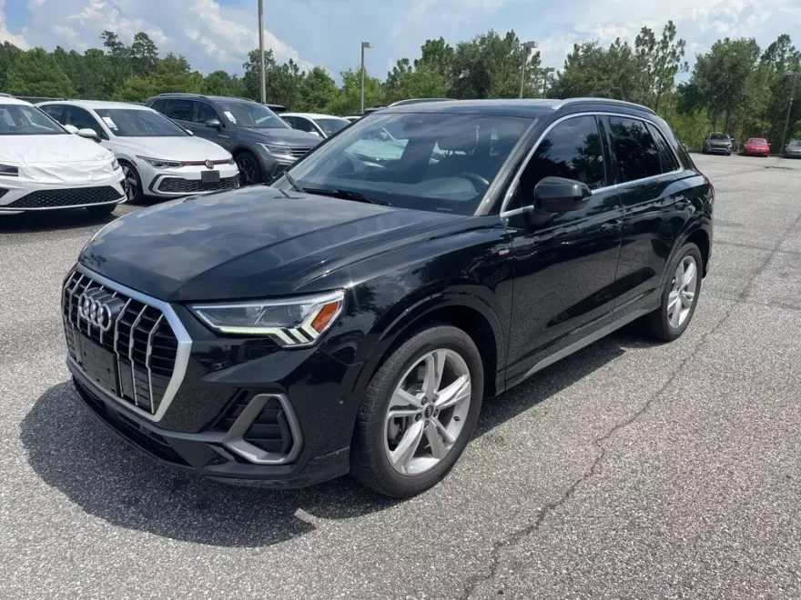 2021 Audi Q3 S line Premium Plus photo 1
