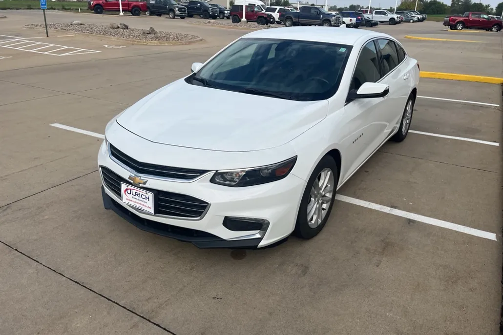 2018 Chevrolet Malibu 1LT photo 1