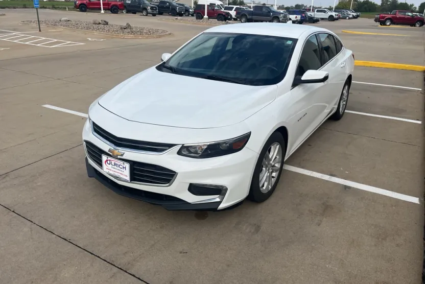 2018 Chevrolet Malibu 1LT photo 1