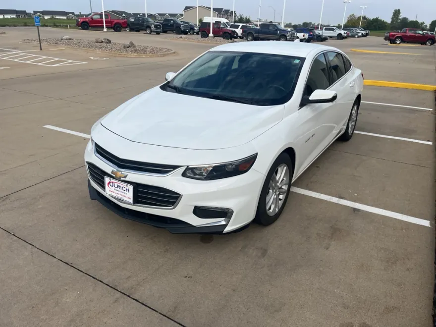 2018 Chevrolet Malibu 1LT photo 1