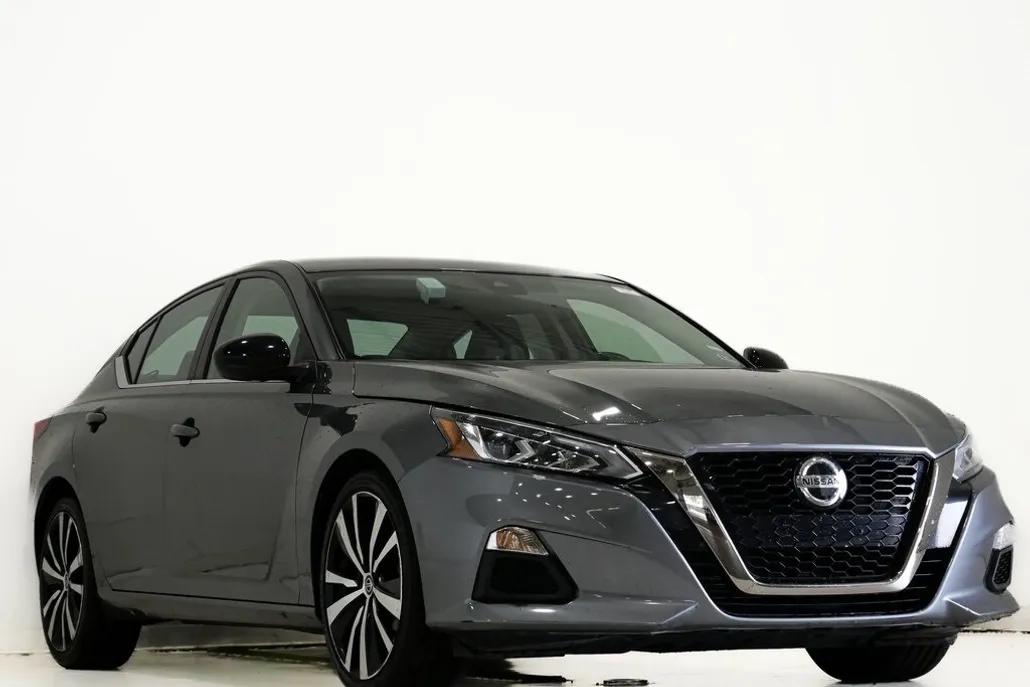 2022 Nissan Altima 2.5 SR photo 1