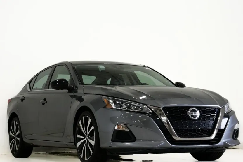 2022 Nissan Altima 2.5 SR photo 1