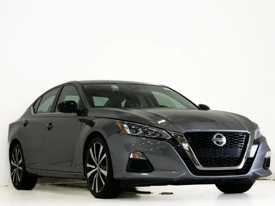 2022 Nissan Altima 2.5 SR photo 1